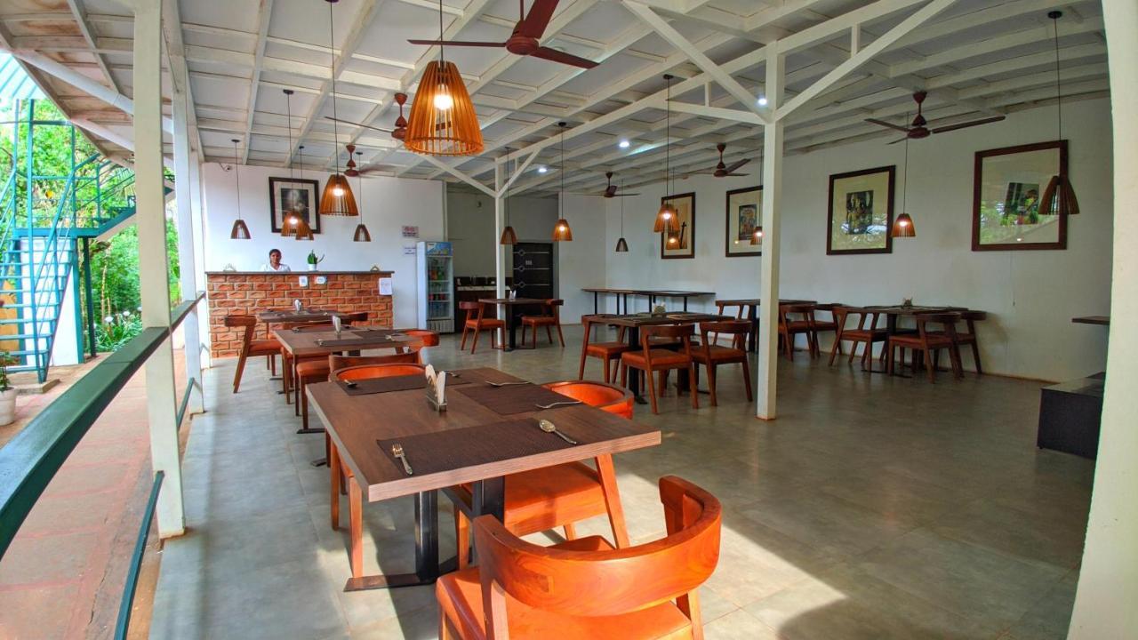 Shunyachi Lotusfeet Hotel Morjim Luaran gambar